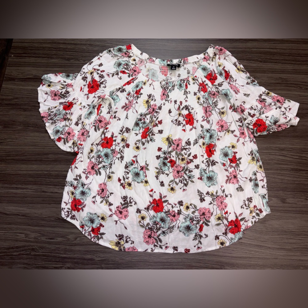 A.N.A White Floral Short Sleeve Blouse Size Medium